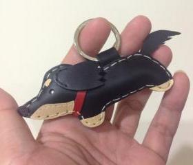 YoYo the Running Dachshund Leather Keychain ( Black / Red Collar )