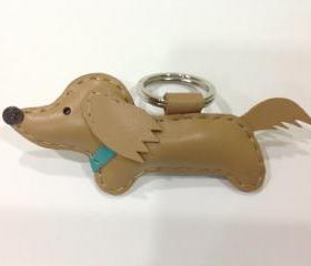Mobo the Running Dachshund Leather Keychain ( Cream / Blue Collar )