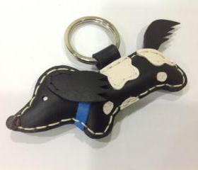 NiNi the Running Dachshund Leather Keychain ( Black / Blue collar )